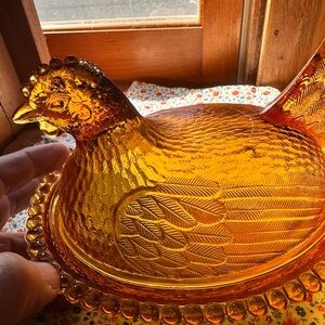 Amber Glass Nesting Hen (Vintage Indiana Glass)